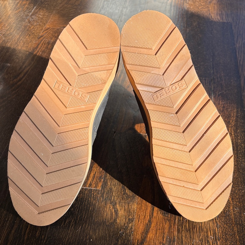 Sorel Hi-Line Chelsea Boot - Picture 3 of 6